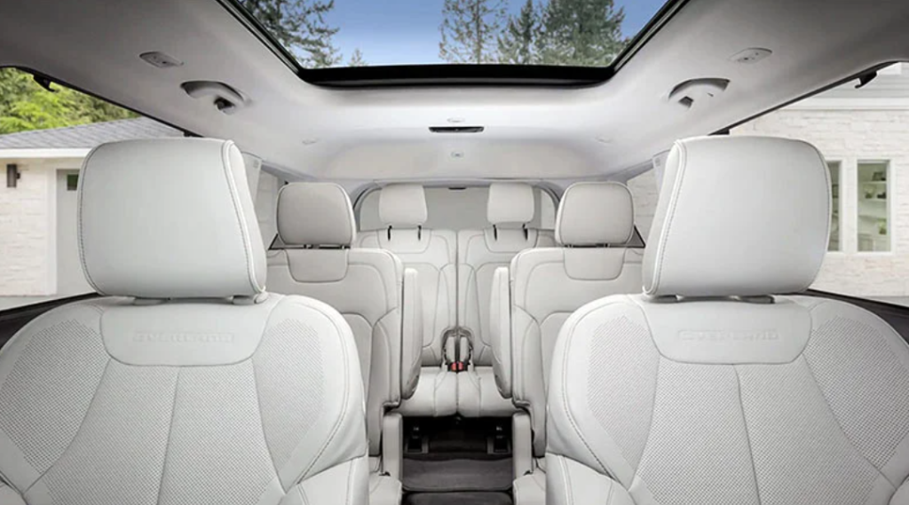 The all-white interior of a 2023 Jeep Grand Cherokee L.
